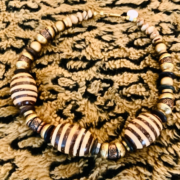 Vintage NECKLACE Earthy African COCONUT SHELL  NECKLACE- HANDMADE- NEW CONDITION - Picture 8 of 9